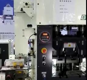 高速夹式九幺看片网站冲床压视频